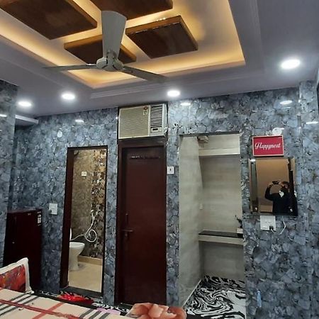 Aggarwal Luxury Room With Private Kitchen Washroom And Balcony Along With Fridge, Ac, Android Tv, Wifi In Main Lajpat Nagar New Delhi Luaran gambar