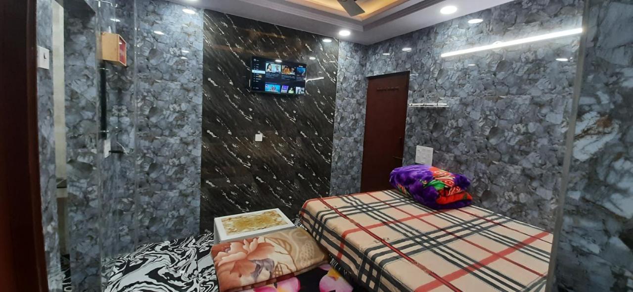 Aggarwal Luxury Room With Private Kitchen Washroom And Balcony Along With Fridge, Ac, Android Tv, Wifi In Main Lajpat Nagar New Delhi Luaran gambar