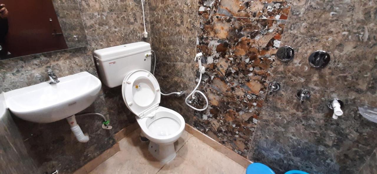 Aggarwal Luxury Room With Private Kitchen Washroom And Balcony Along With Fridge, Ac, Android Tv, Wifi In Main Lajpat Nagar New Delhi Luaran gambar
