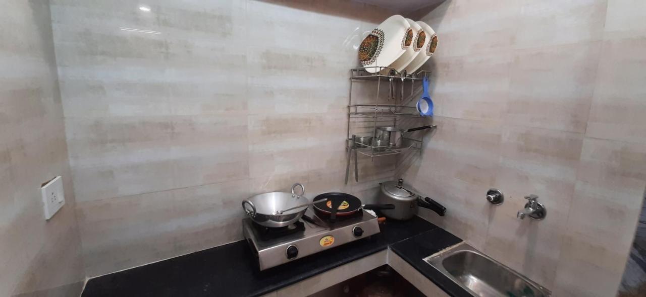 Aggarwal Luxury Room With Private Kitchen Washroom And Balcony Along With Fridge, Ac, Android Tv, Wifi In Main Lajpat Nagar New Delhi Luaran gambar