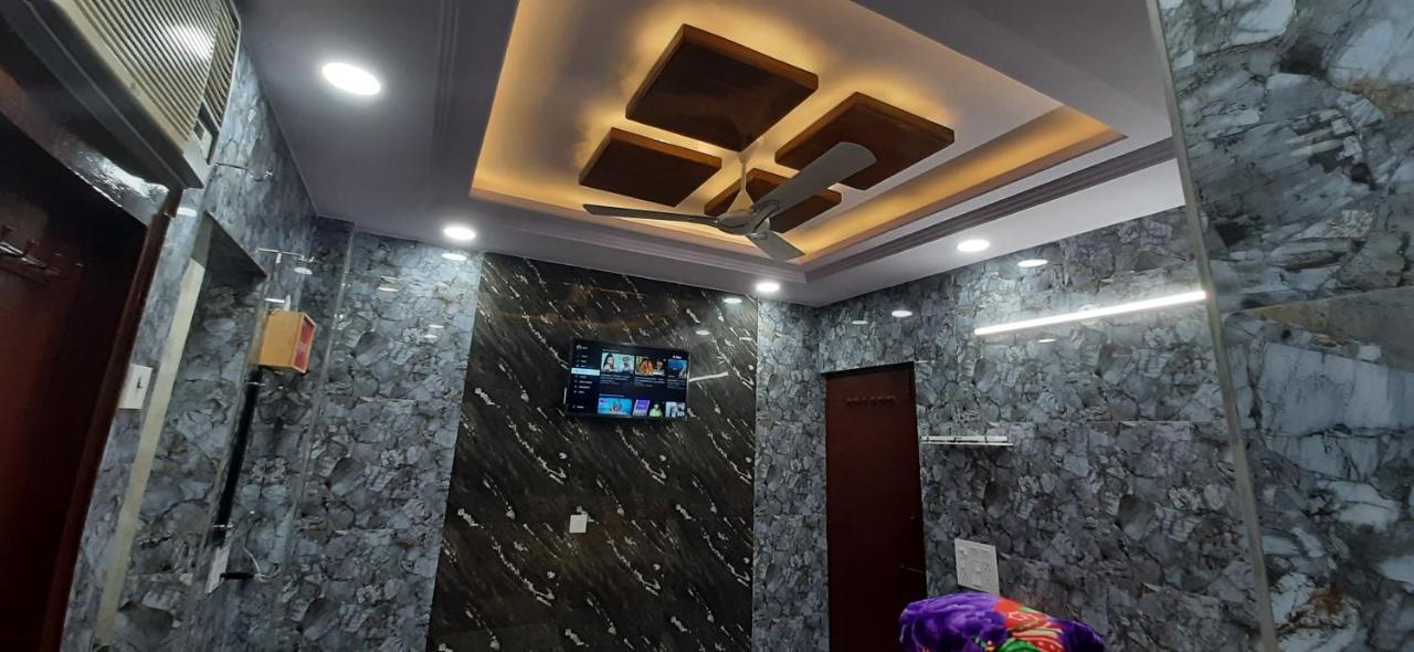 Aggarwal Luxury Room With Private Kitchen Washroom And Balcony Along With Fridge, Ac, Android Tv, Wifi In Main Lajpat Nagar New Delhi Luaran gambar