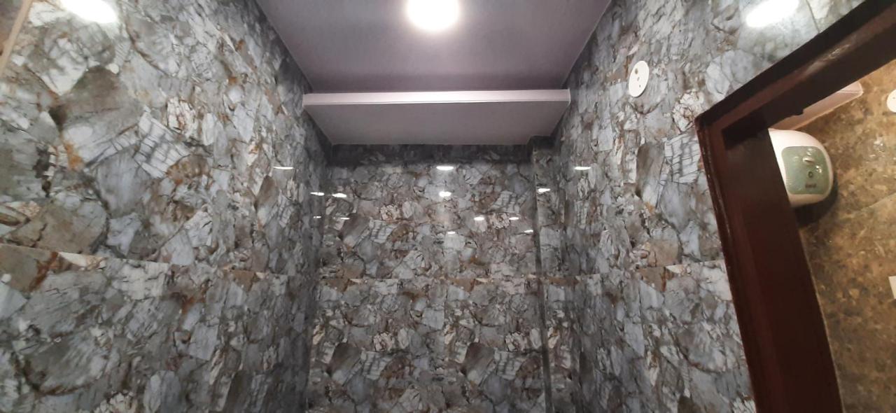 Aggarwal Luxury Room With Private Kitchen Washroom And Balcony Along With Fridge, Ac, Android Tv, Wifi In Main Lajpat Nagar New Delhi Luaran gambar